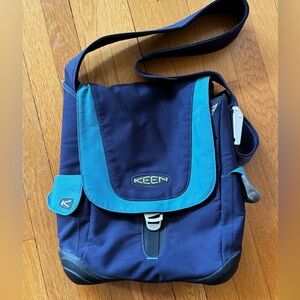 KEEN Oswego Hybrid Transport Messenger/Crossbody Bag Adjustable Strap sold base